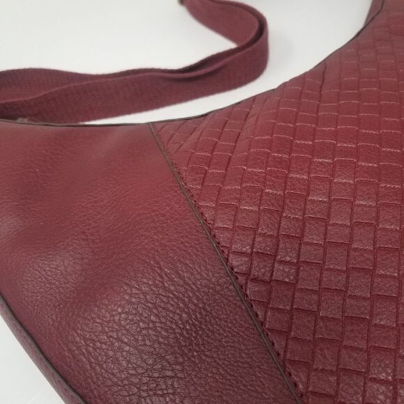 NWOT Faux Burgandy Design Stamped Leather Crossbody Hobo Style Bag - Picture 2 of 11